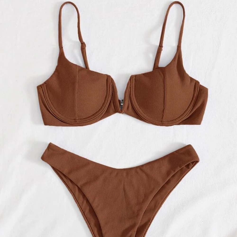 RIBBED V UNDERWIRE BIKINI